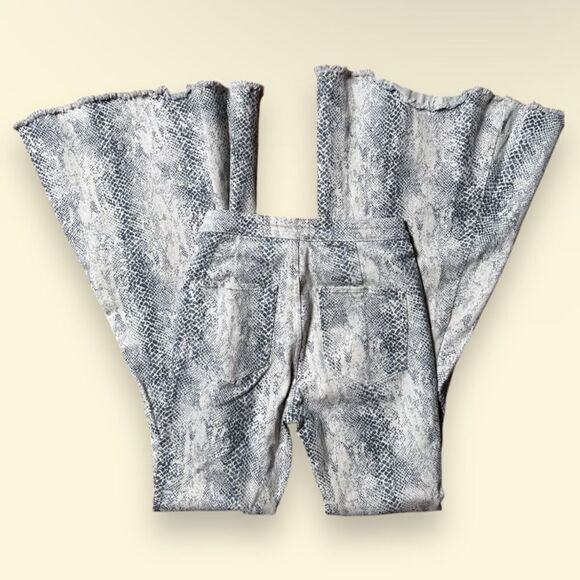 Altar’s State Snakeskin Bell Bottom High Waist Jeans sz Small - Picture 8 of 10